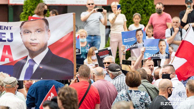 Fot. Robert Stachnik [Radio Szczecin] Przeciwnicy prezydenta manifestowali w Stargardzie: "oszukuje naród" [ZDJĘCIA]