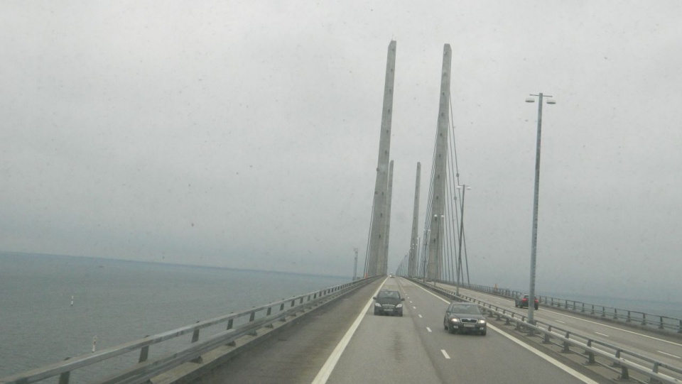 źródło: https://pl.wikipedia.org/wiki/Plik:Oresund_Bridge_1419.
