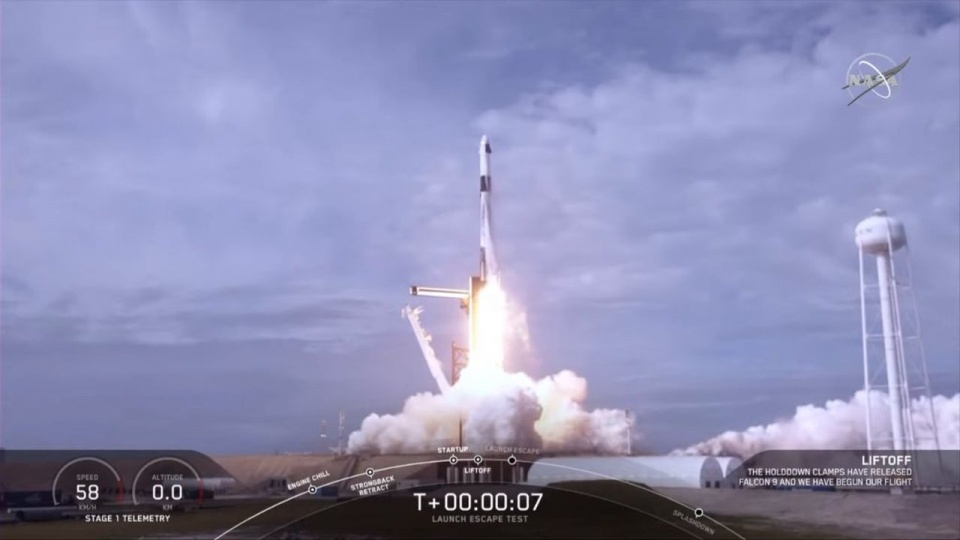 Podczas testu sprawdzano czy poprawnie zadziała system ochronny statku kosmicznego Dragon. Został on odłączony na rakiety Falcon 9 i przy pomocy silników manewrowych oraz spadochronu bezpiecznie sprowadzony do Oceanu Atlantyckiego. źródło: https://twitter