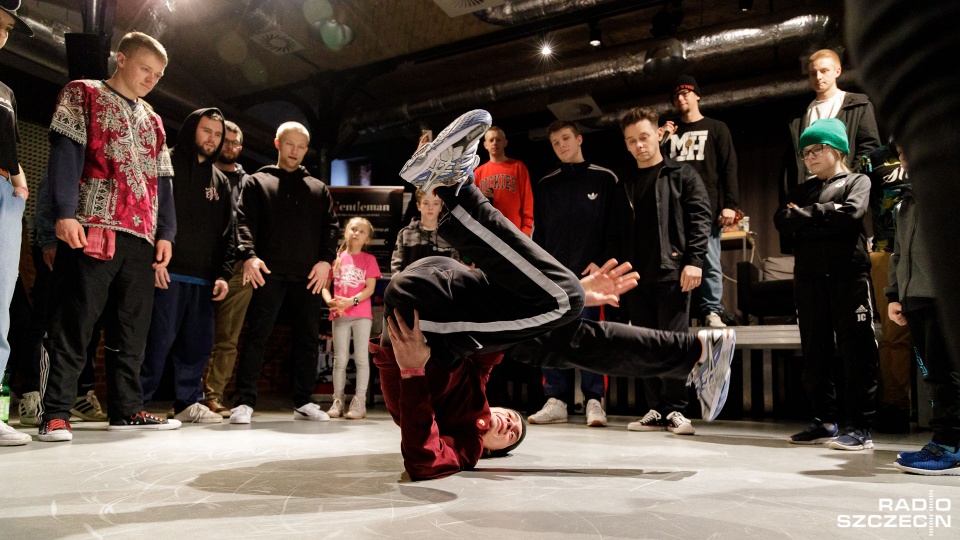 Stolica hip-hopu mieściła się w sobotę w Starej Rzeźni w Szczecinie, gdzie odbywał się międzynarodowy turniej breakdance MAD JAM. Fot. Robert Stachnik [Radio Szczecin]