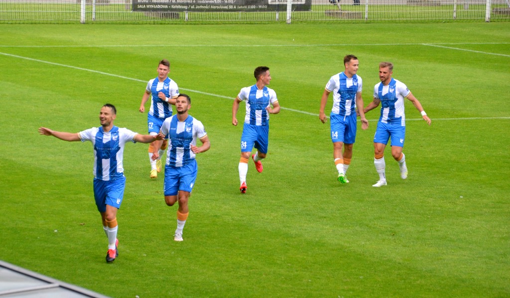 Piłkarze Kotwicy odnieśli ósme z rzędu zwycięstwo w 2 lidze. Kołobrzeżanie pokonali w sobotę u siebie GKS Jastrzębie 1:0 w 9 kolejce rozgrywek.