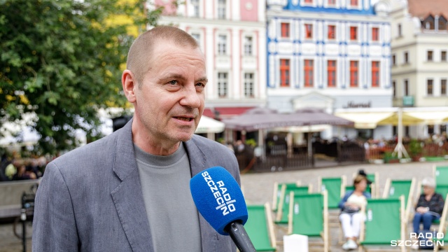 Fot. Robert Stachnik [Radio Szczecin] Spotkanie literackie na Rynku Siennym [ZDJĘCIA]