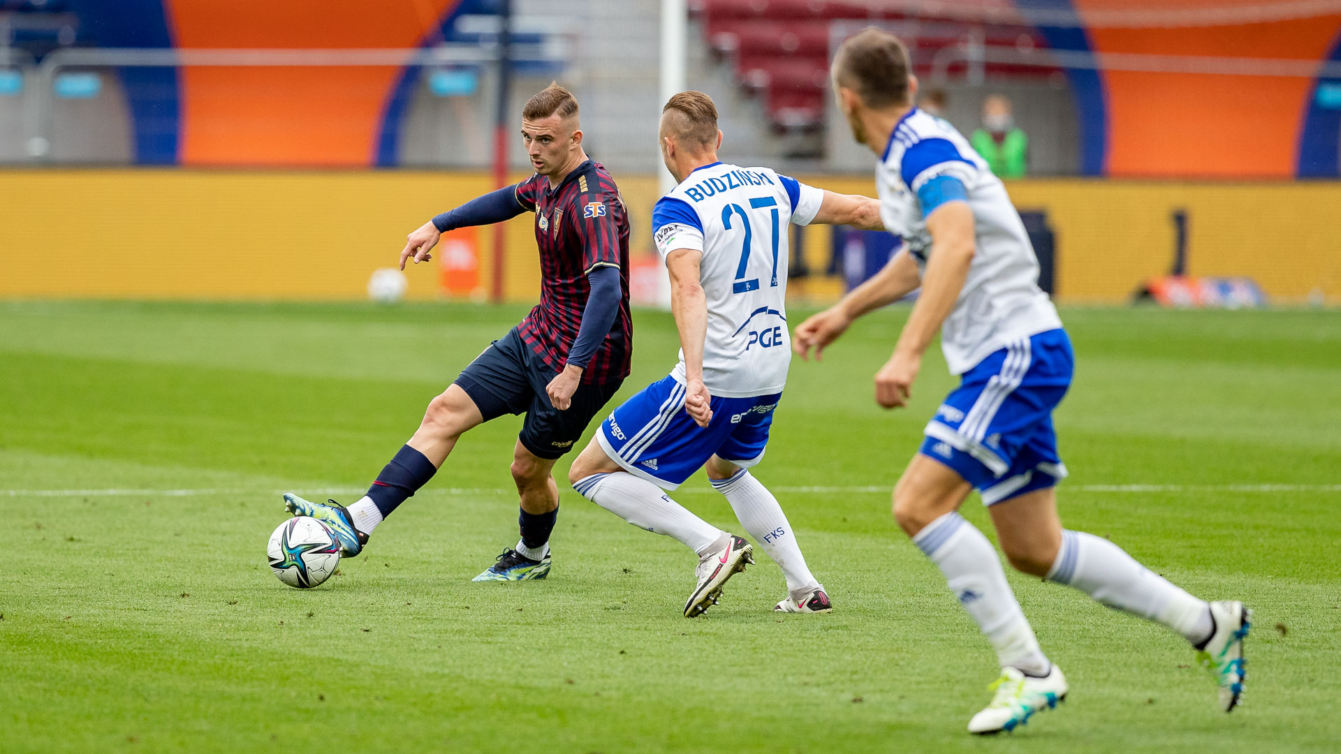 Po 283 dniach Kacper Kozłowski strzelił pierwszego gola zagranicą. Były piłkarz Pogoni podwyższył na 0:2 dla Vitesse przeciwko Cambuur.