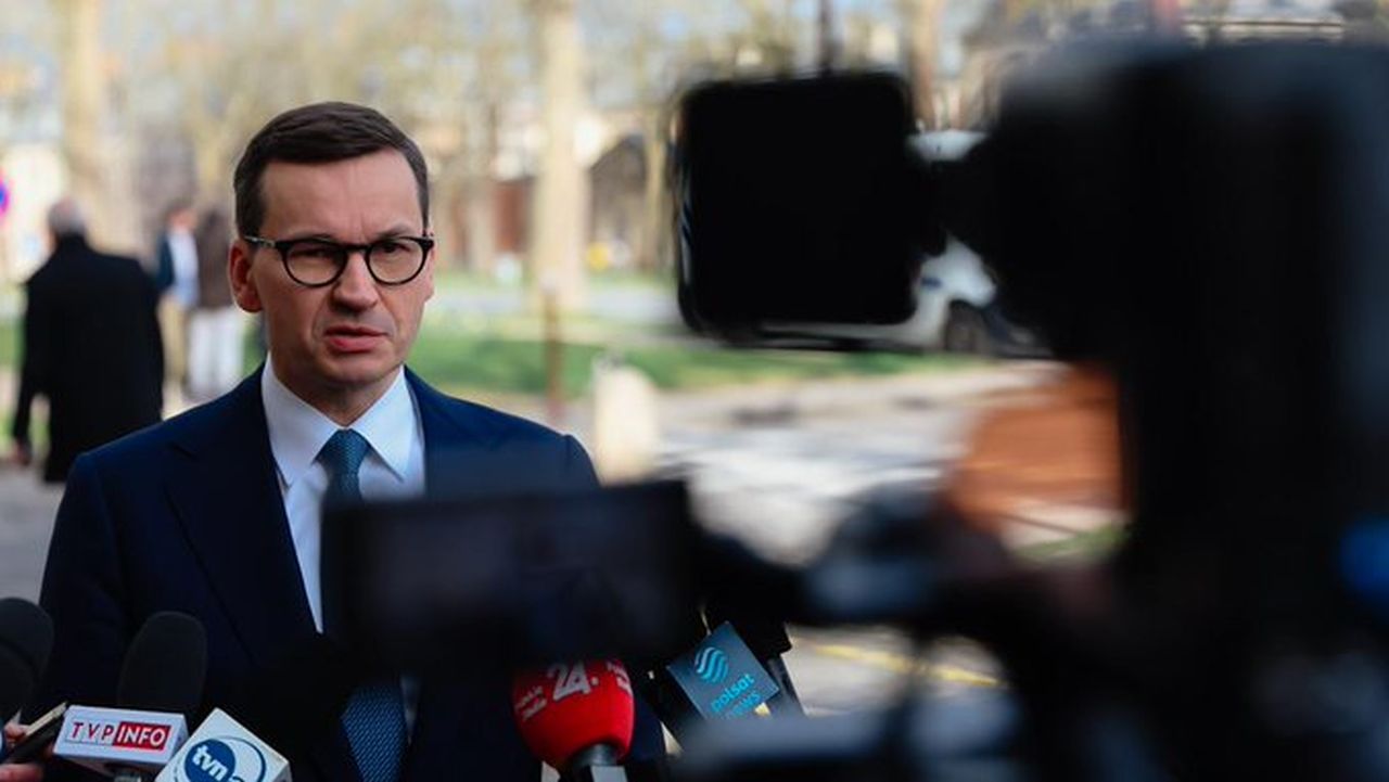 Premier Mateusz Morawiecki poinformował, że do tej pory polskie rodziny złożyły ponad 800 tysięcy wniosków o rządowe wakacje kredytowe.