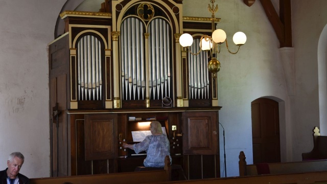 Organy z 1889 roku nr 298 Barnima Grüneberga w kościele pw. Niepokalanego Poczęcia NMP w Konarzewie. Fot. Jan Olczak Zainaugurowano Festiwal „Muzyczna Podróż Śladami Grünebergów” w Konarzewie [ZDJĘCIA]