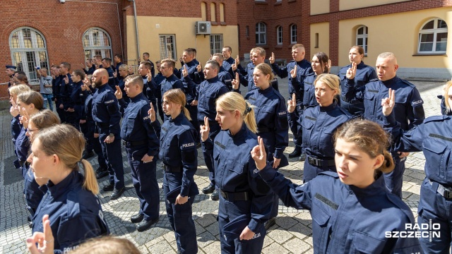Fot. Robert Stachnik [Radio Szczecin] Nowi funkcjonariusze w szeregach policji. "To jeszcze nie koniec" [ZDJĘCIA]
