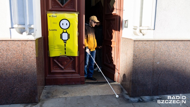 Fot. Robert Stachnik [Radio Szczecin] Spacer z niewidomym przewodnikiem. "To duże doświadczenie" [WIDEO, ZDJĘCIA]