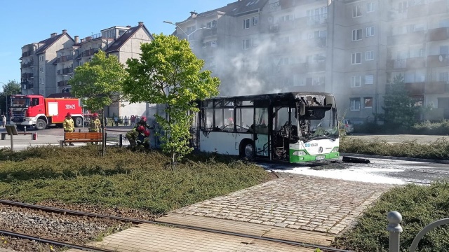 Na ulicy Kwiatowej zapalił się autobus PKS linii 224. Nie ma osób poszkodowanych.