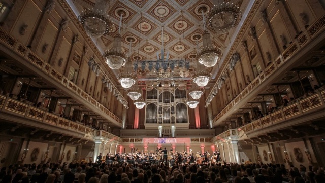 Po spektakularnym sukcesie w berlińskim Konzerthaus, światowej sławy polski wiolonczelista Marcin Zdunik oraz Międzynarodowa Orkiestra Młodzieżowa ILYO wystąpią dziś w Szczecinie.