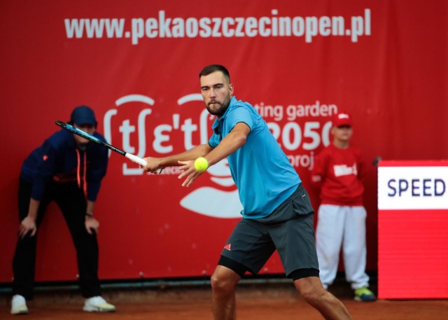 Jerzy Janowicz i Maks Kaśnikowski odpadli z tenisowego turnieju Pekao Szczecin Open.