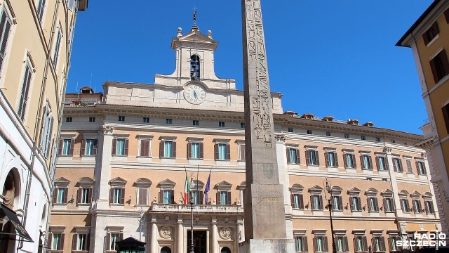 We Włoszech odbędą się w niedzielę przyspieszone wybory parlamentarne. Zdecydowanym faworytem jest koalicja centroprawicowa.
