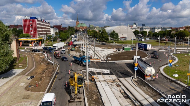 W poniedziałek rozpoczyna się kolejny etap przebudowy układu drogowego szczecińskiego Międzyodrza. W pierwszym etapie prace obejmą przede wszystkim rejon ulicy Energetyków oraz ronda Portowców.