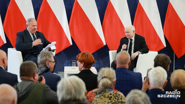 Dla nas najpierw jest Polska, a dopiero później Europa - powiedział prezes PiS Jarosław Kaczyński na spotkaniu z wyborcami w Szczecinie, w auli Uniwersytetu Szczecińskiego przy ulicy Mickiewicza.