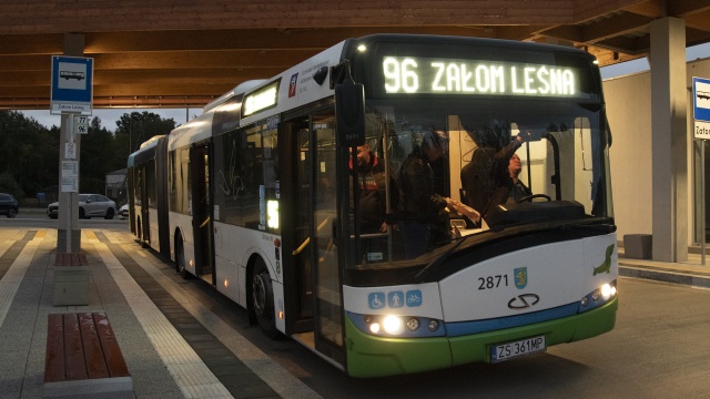 W stronę Szczecina były to dwa kursy linii 77 i 96, z Goleniowa zaś przyjechał autobus linii nr 9.