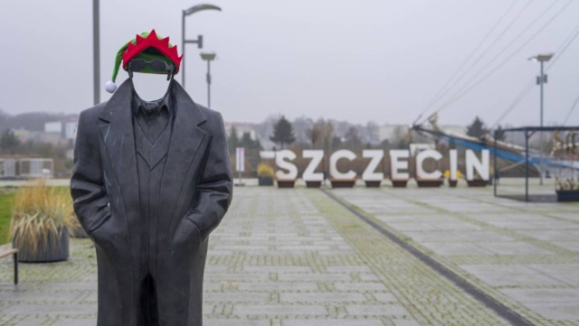 Krzysztof Jarzyna ze Szczecina, Colleoni czy Kot Umbriaga - w zimowych nakryciach głowy w kolorze zielono czerwonym. Tak Szczecin zapowiada jarmark.