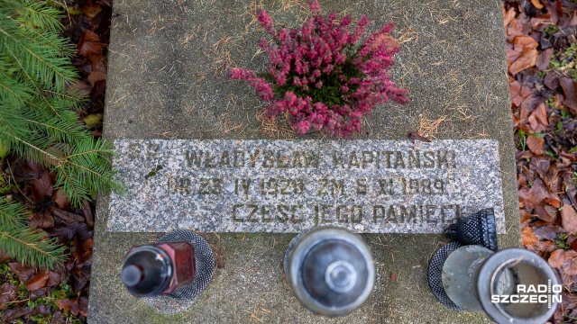 Gwałciciel kobiet - pracownik Urzędu Bezpieczeństwa Publicznego w Szczecinku - pochowany w Kwaterze Kombatantów na Cmentarzu Centralnym w Szczecinie.