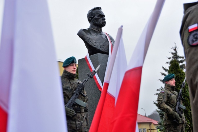 W Złocieńcu odsłonięto popiersie Marszałka Józefa Piłsudskiego. Pomnik stanął na terenie 2. Brygady Zmechanizowanej, której patronuje Józef Piłsudski.