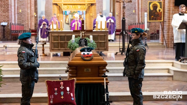 Zakończyły się uroczystości pogrzebowe legendarnej łączniczki AK, śp. pułkownik Danuty Szyksznian-Ossowskiej ps. Sarenka.