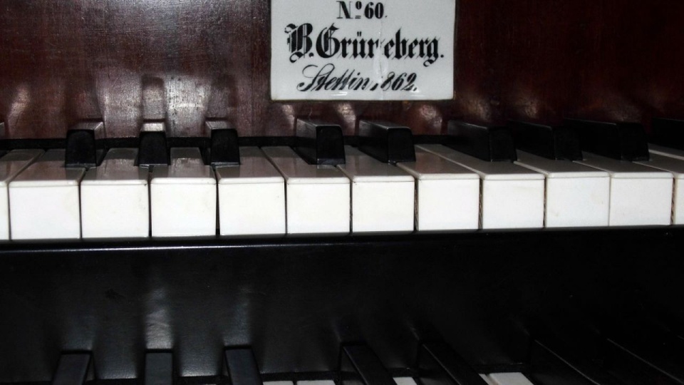 Tabliczka rejestrowa organów Barnima Grüneberga w kościele pw. św. Ducha w Szczecinie-Zdrojach. Fot. Jan Olczak [Materiały prasowe]