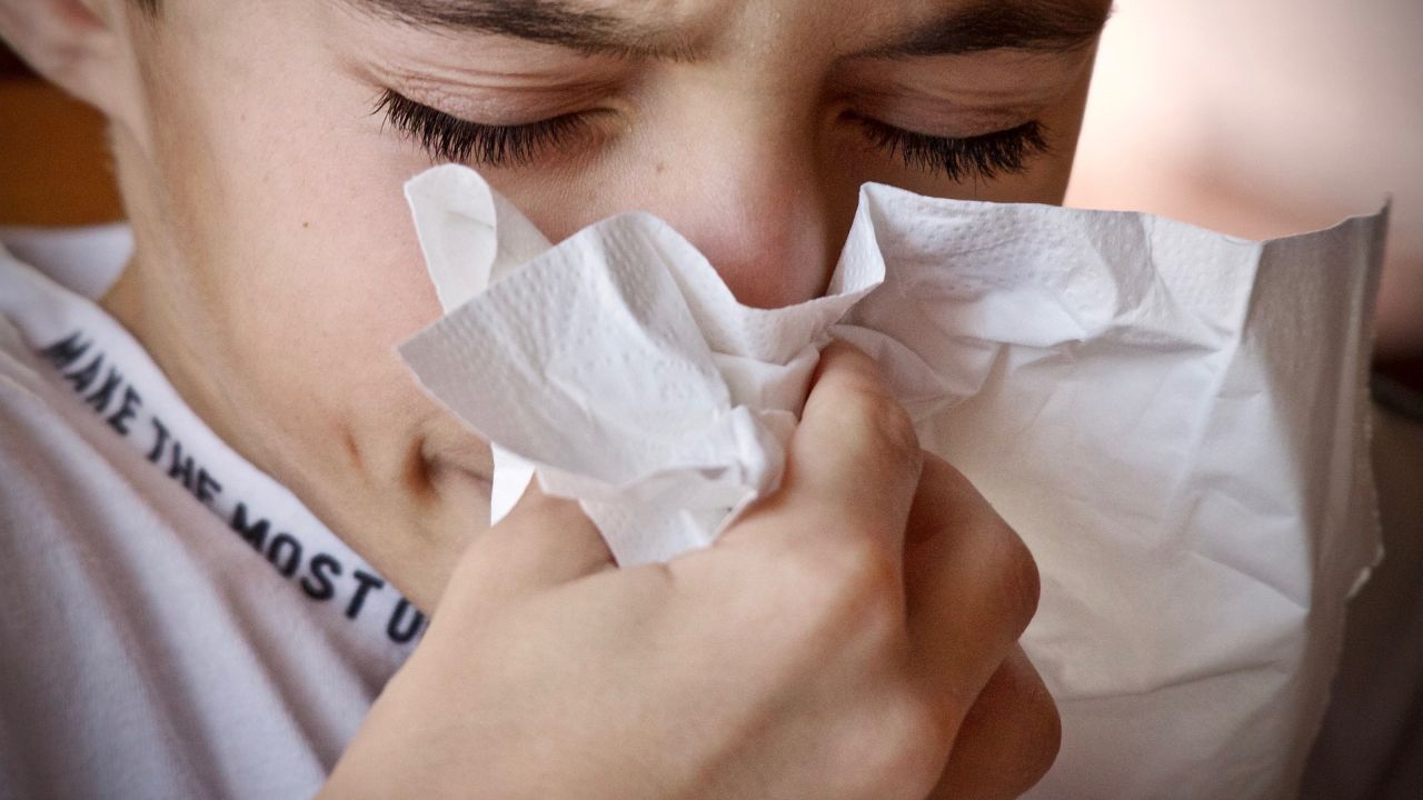 W marcu kolejny szczyt zachorowań na grypę i Covid-19