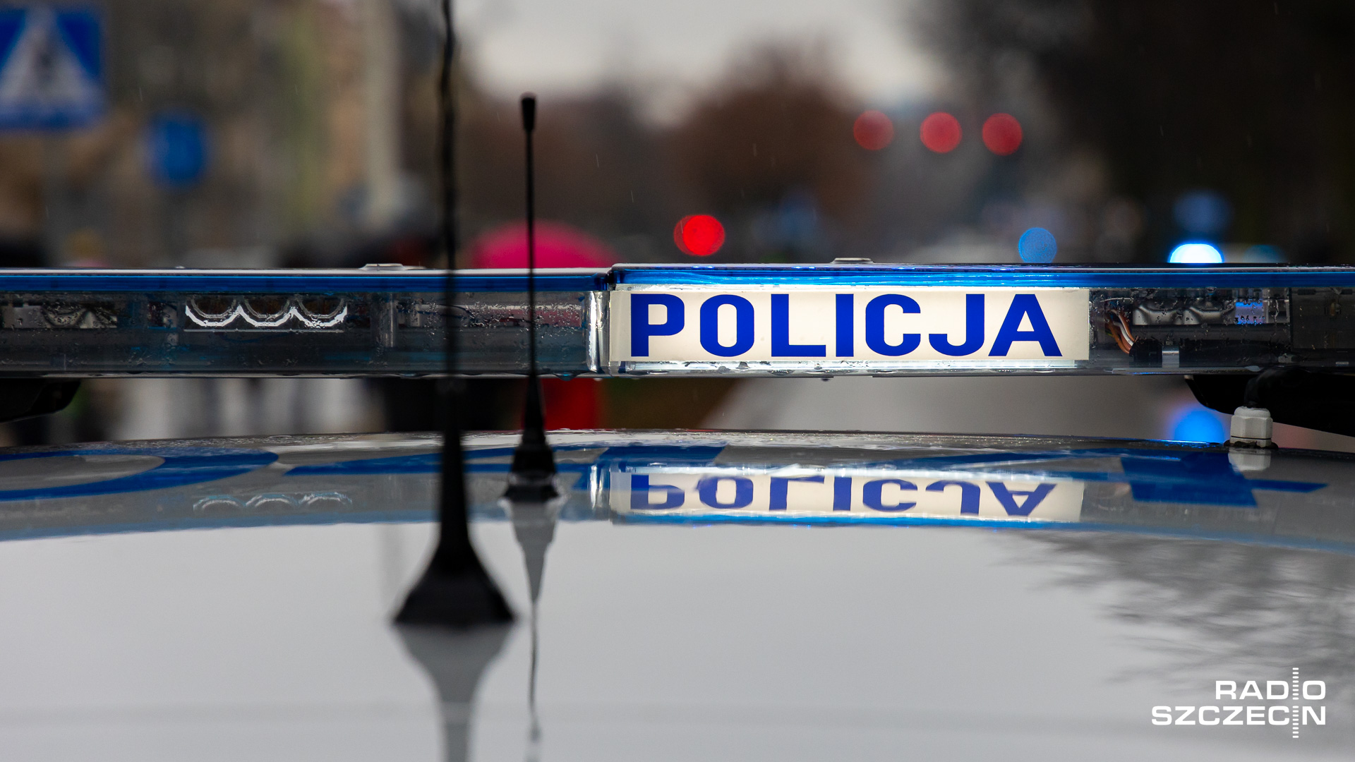 Policja zatrzymała mężczyznę, który o poranku ukradł radiowóz w Szczecinie.