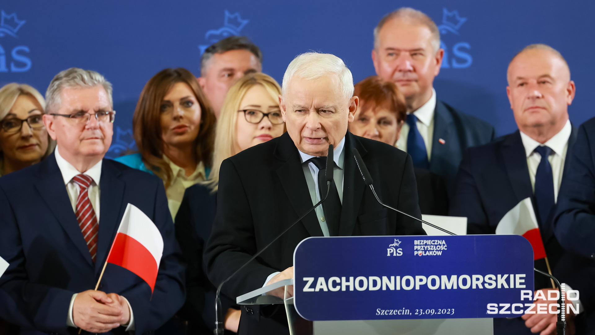 Chciałbym poznać treść dokumentów odnoszących się do rozmowy Putina z Tuskiem w sprawie rosyjskich kibiców Polsce - powiedział w sobotę prezes PiS Jarosław Kaczyński na konwencji wojewódzkiej w Szczecinie.