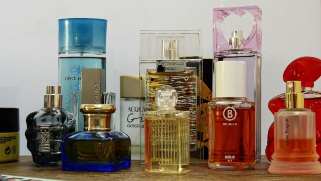 Złodzieja perfum zatrzymała szczecińska policja. 35-latek kradł w galerii handlowej. Przywłaszczył sobie perfumy o wartości 550 złotych.