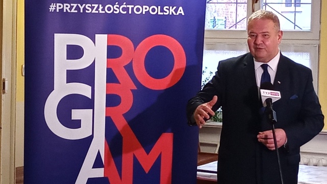 Zapomniano o Polsce powiatowej i gminnej, dopiero rząd Prawa i Sprawiedliwości dokonał powrotu państwa do tych mniejszych miejscowości - mówił w Myśliborza poseł Leszek Dobrzyński. Spotkanie odbyło się w ramach cyklu tysięcy rozmów z Polakami, którą zapowiedział w marcu Jarosław Kaczyński.
