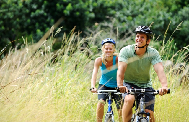 Jazda na rowerze to nie tylko sposób na aktywny wypoczynek, ale także na poczucie wolności i swobody. Odkryj razem z nami, jak jazda na rowerze może wpłynąć na Twoje samopoczucie i jakie korzyści niesie ze sobą ta forma aktywności. Dlaczego jazda na rowerze może być Twoją codzienną dawką wolności