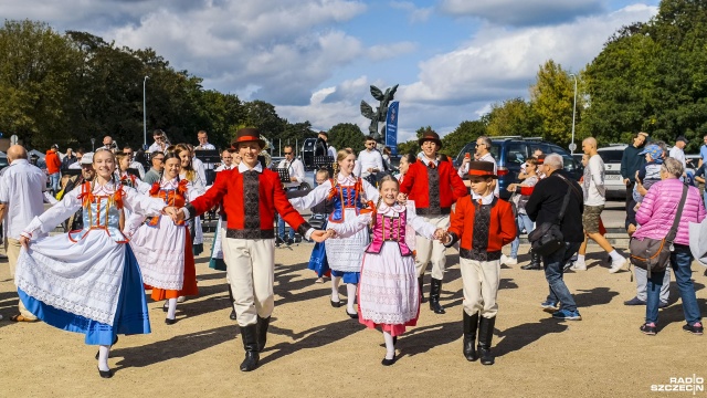 Festiwal Mniejszości pod polską flagą rozpoczęty: w czasie 6-dniowej imprezy dowiecie się jakie tradycje i zwyczaje mają przedstawiciele innych narodowości mieszkający w Szczecinie.