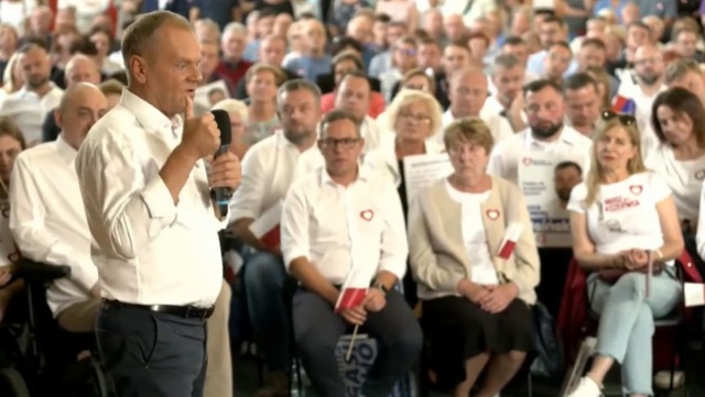 Przewodniczący Platformy Obywatelskiej Donald Tusk zapowiedział podczas spotkania ze swoimi zwolennikami w Mińsku Mazowieckim, że jeśli jego ugrupowanie wygra wybory to utrzyma świadczenia przyznane emerytom i rencistom przez rząd PiS.