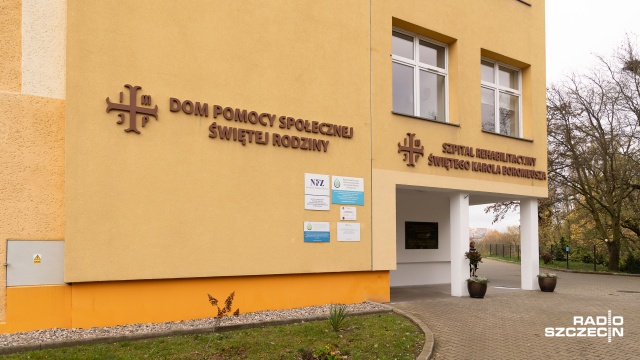 Tablica upamiętniająca siostry zakonne z Kongregacji świętego Karola Boromeusza, które wybudowały dawny Szpital Miejski, a teraz Szpital Rehabilitacyjny w Szczecinie, została odsłonięta przy wejściu do budynku.