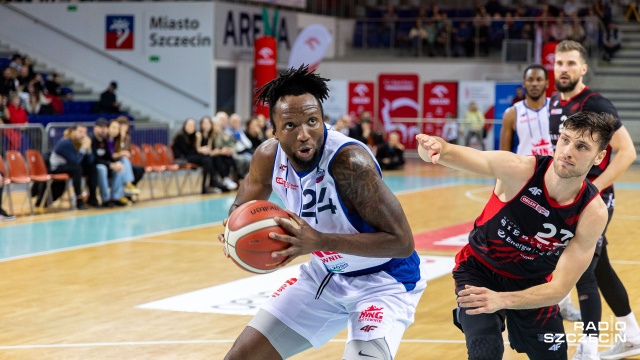 24 punkty Morrisa Udeze nie pomogły - King Szczecin przegrywa w swojej hali z Czarnymi Słupsk 82-86 w 10. kolejce Orlen Basket Ligi.