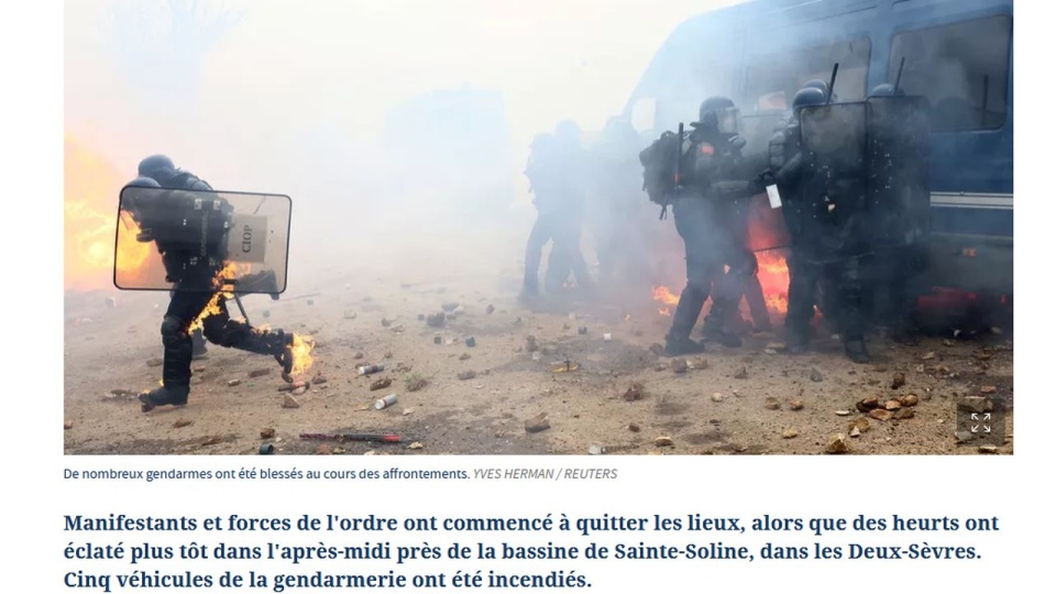 Policja użyła gazu łzawiącego, aby uspokoić protestujących, którzy rzucali koktajlami Mołotowa. źródło: https://www.lefigaro.fr