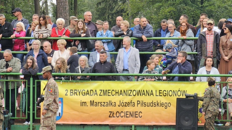 Prawie 200 nowych żołnierzy Dobrowolnej Zasadniczej Służby Wojskowej złożyło dziś swoją przysięgę w Złocieńcu. Fot. słuchacz Radia Szczecin
