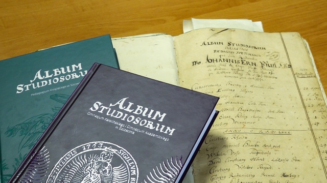 Spis uczniów najstarszych szczecińskich uczelni wydała Książnica Pomorska.