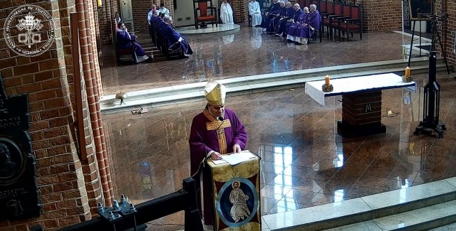 Biskup Zieliński: Staję do posługi, aby poznać i uczyć się tego, co tę archidiecezjalną wspólnotę stanowi