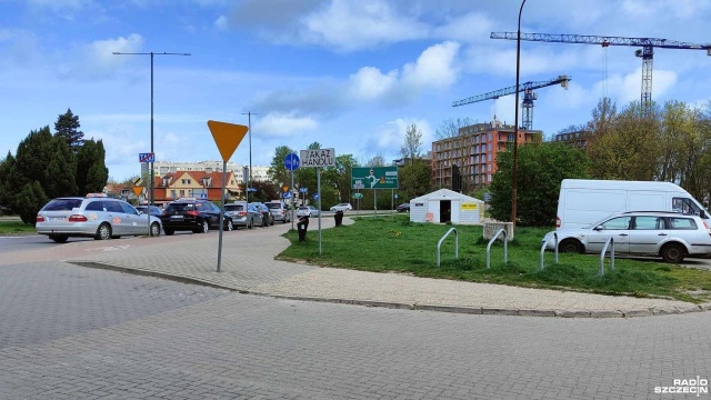 Od jesieni mieszkańcy Kołobrzegu mogą cieszyć się nowym miejskim targowiskiem. Niestety, przy okazji realizacji inwestycji, nie powstał parking. To ma się jednak wkrótce zmienić.