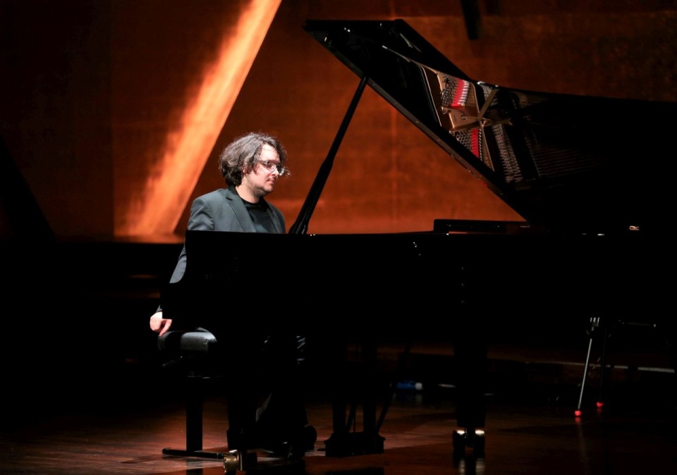 Jakub Kuszlik – pianista. Fot. Filharmonia w Szczecinie