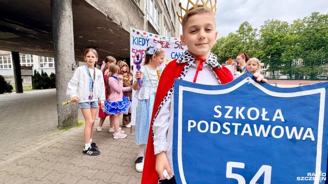 Orszak Króla Maciusia opanował ulice Szczecina [WIDEO, ZDJĘCIA]