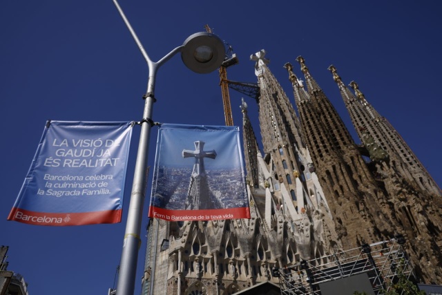 Papież w Barcelonie. Wizyta wypełniona symbolami