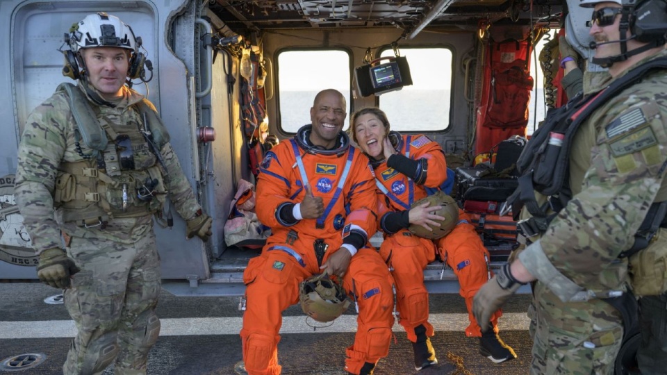 Astronauci misji Artemis II wrócili do domu [WIDEO]