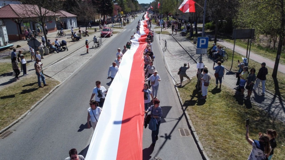 "Serce Polski bije w Bornem Sulinowie". Flaga na kilometry [ZDJĘCIA]