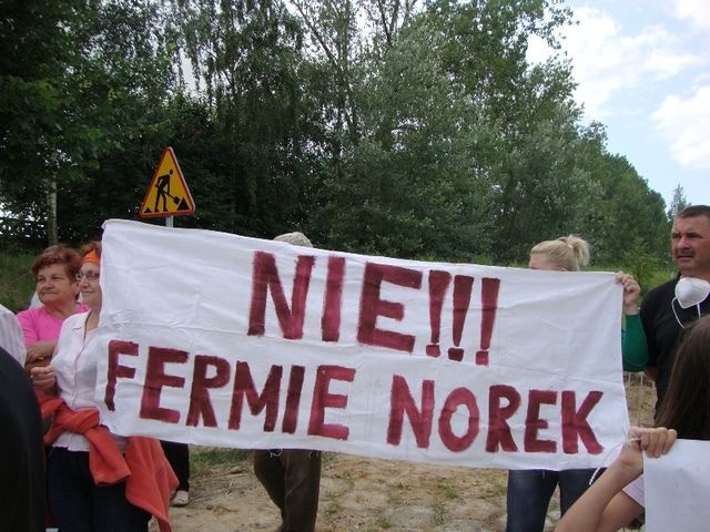 Protest mieszkańców Przelewic - fot. Urząd Gminy [11.07.2013]