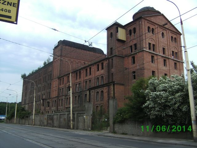 Niszczejący budynek przy ul.Dębogorskiej - fot.Słuchacz [23.06.2014]