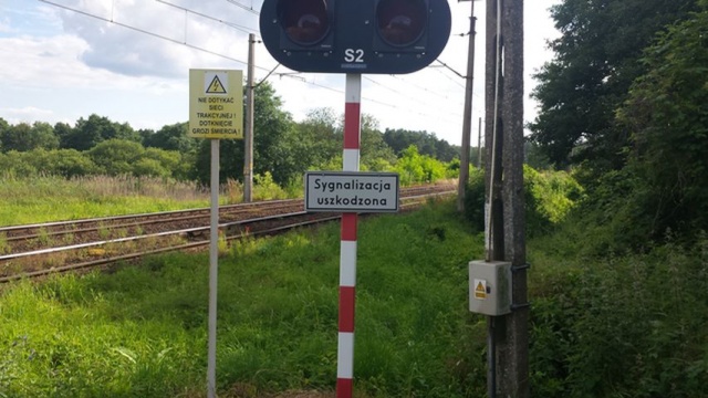 Przejazd kolejowy 10 km od Gryfina - fot.słuchacz [2.07.2014]