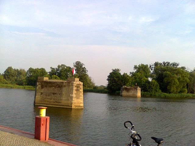 Trasa rowerowa nad Odrą w okolicach Mescherina - fot.słuchacz [29.07.2014]