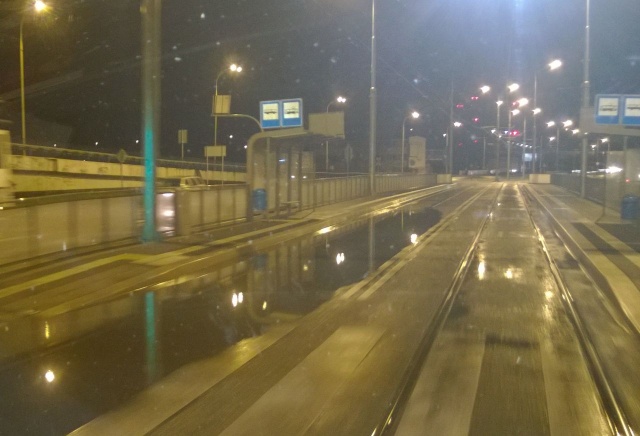 Woda na przystanku "Port Centralny" 03.11.2015