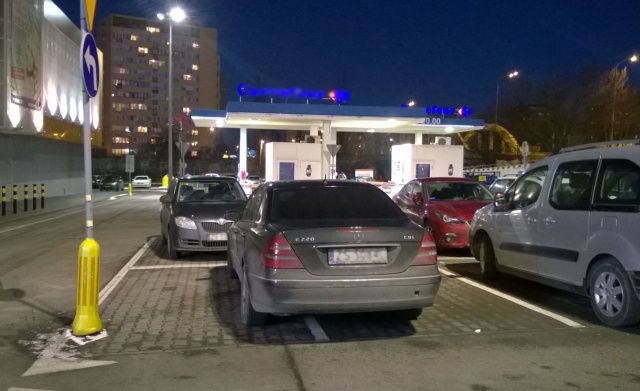 Mercedes na parkingu 25.01.2016