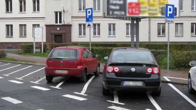 Parkujący na ul. Sikorskiego 15.04.2016